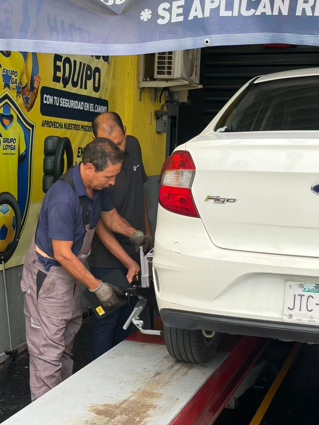 Enrique Ramos demonstrating a QC20 tire clamp during customer training in Guadalajara, Mexico