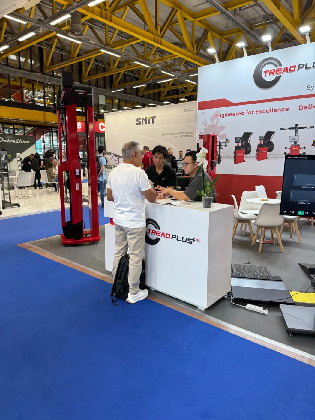 Product discussion at Autopromotec Bologna 2025
