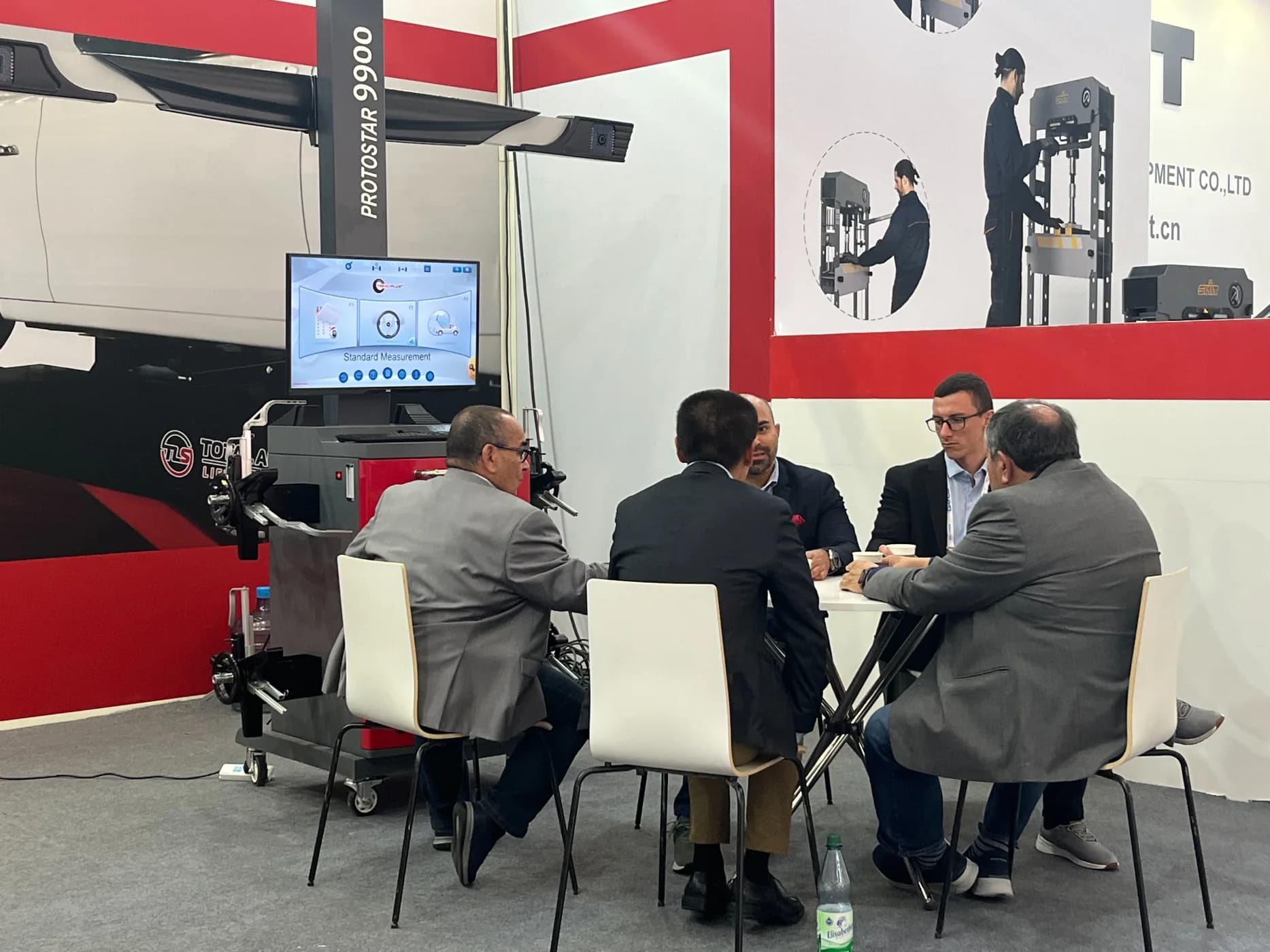 Business meeting at the TreadPlus stand in Frankfurt in 2022