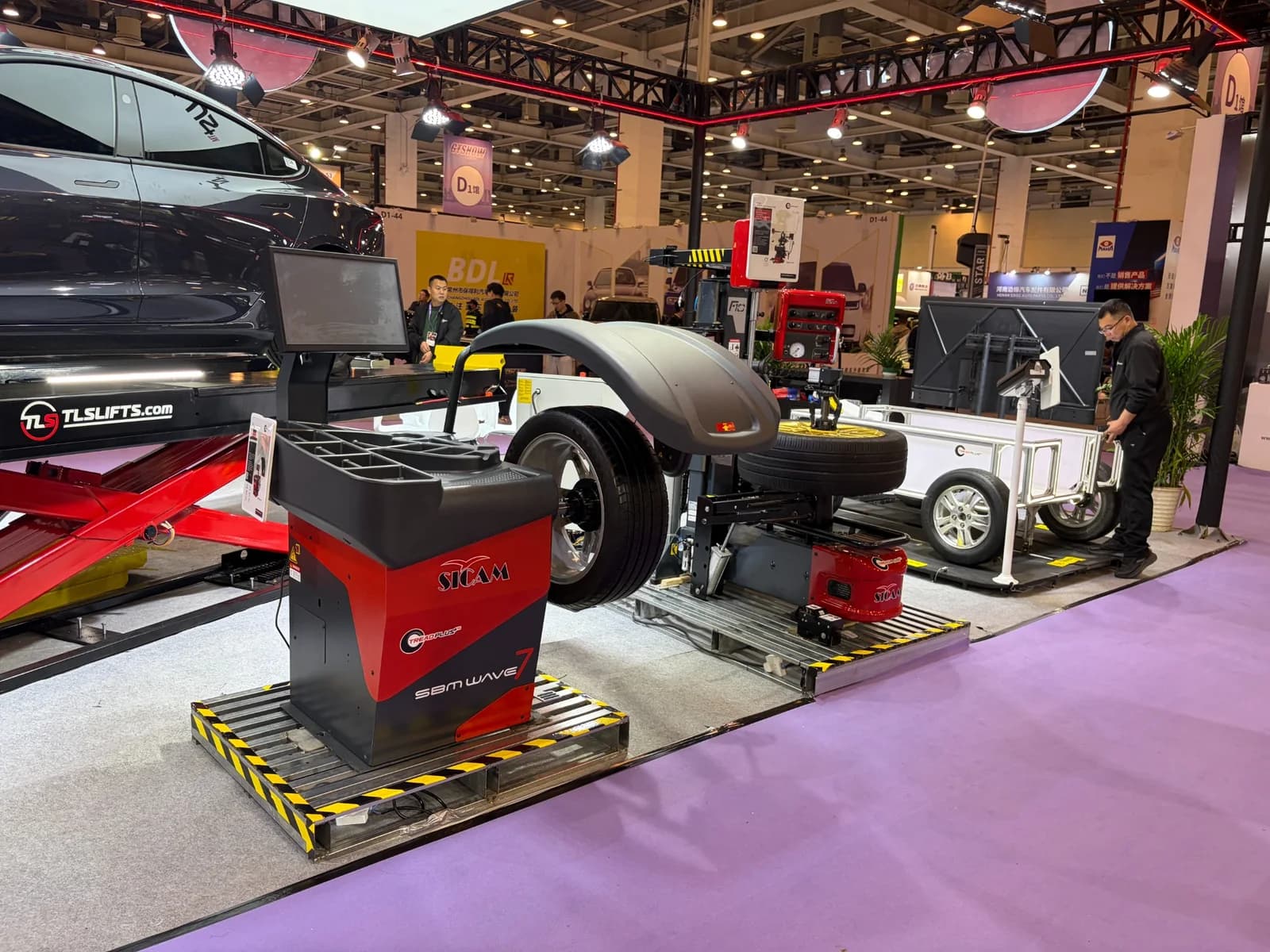 Wheel-service equipment displayed at GT Show 2026