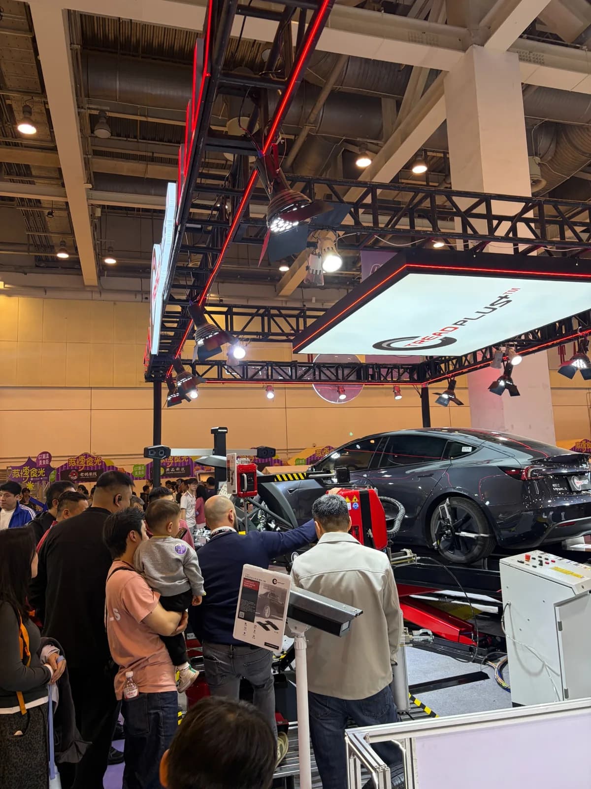 Visitors watching a live TreadPlus demonstration at GT Show 2026