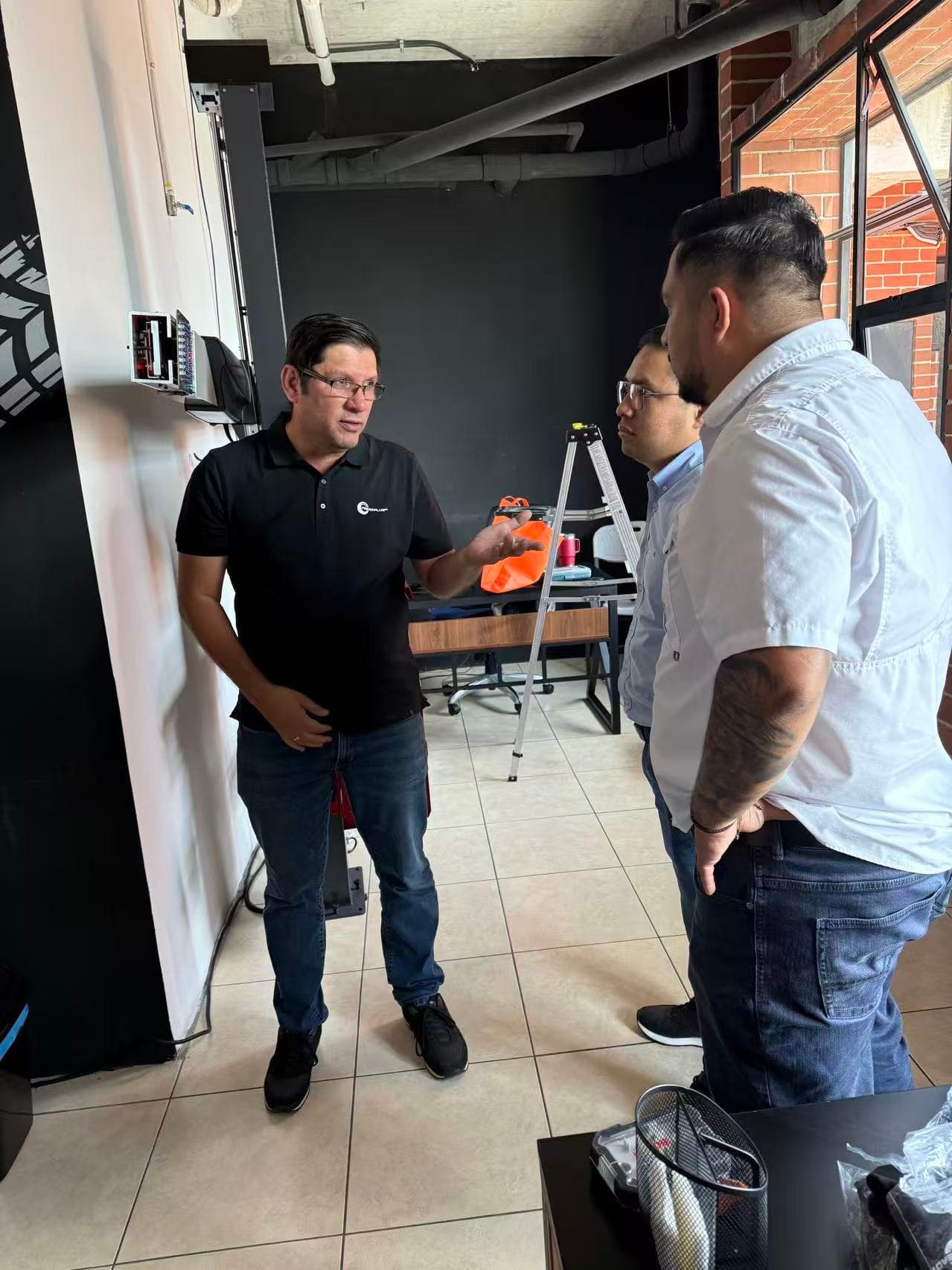 TreadPlus technical training with an authorized distributor in Guatemala